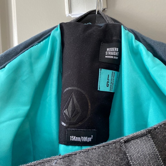 Volcom Snowboarding pants never worn - Picture 2 of 2